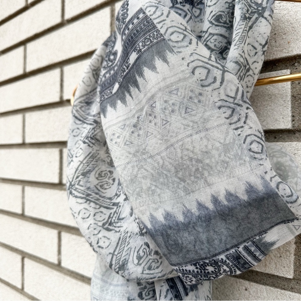 NWT Eyeful Sheer Abstract Paisley Scarf Gray Black White Raw Fringe Wrap - Picture 9 of 10